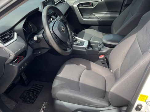Used 2020 Toyota RAV4 LE w/ Carpet Mat Package image 9