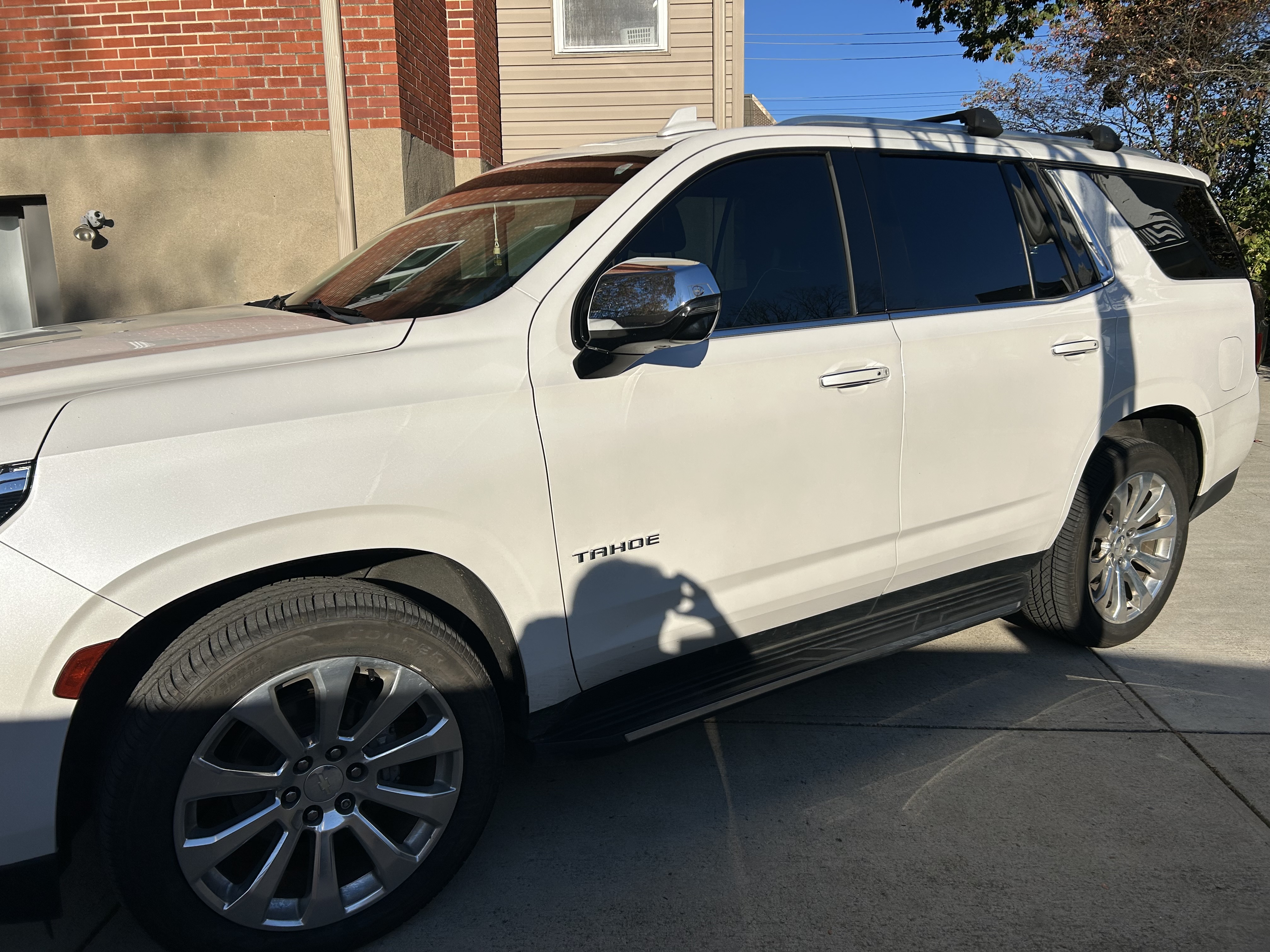 Used 2021 Chevrolet Tahoe Premier w/ Premium Package AWD/4WD image 2