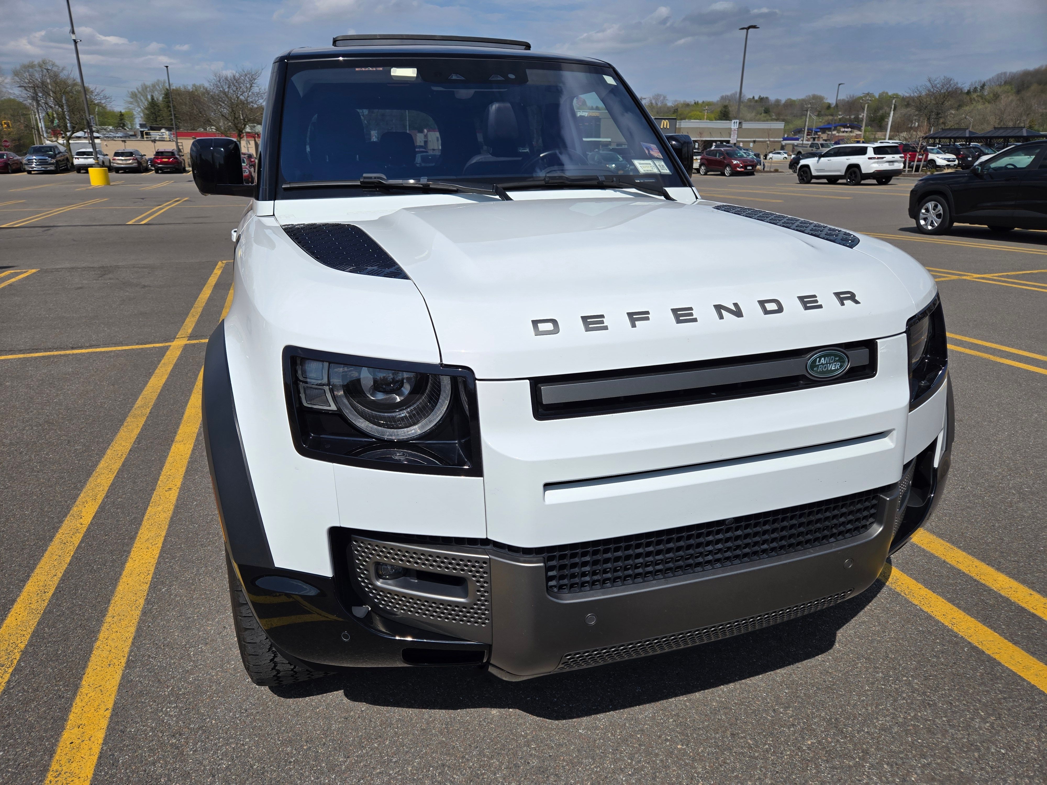 Used 2021 Land Rover Defender 110 X-Dynamic SE AWD/4WD image 4