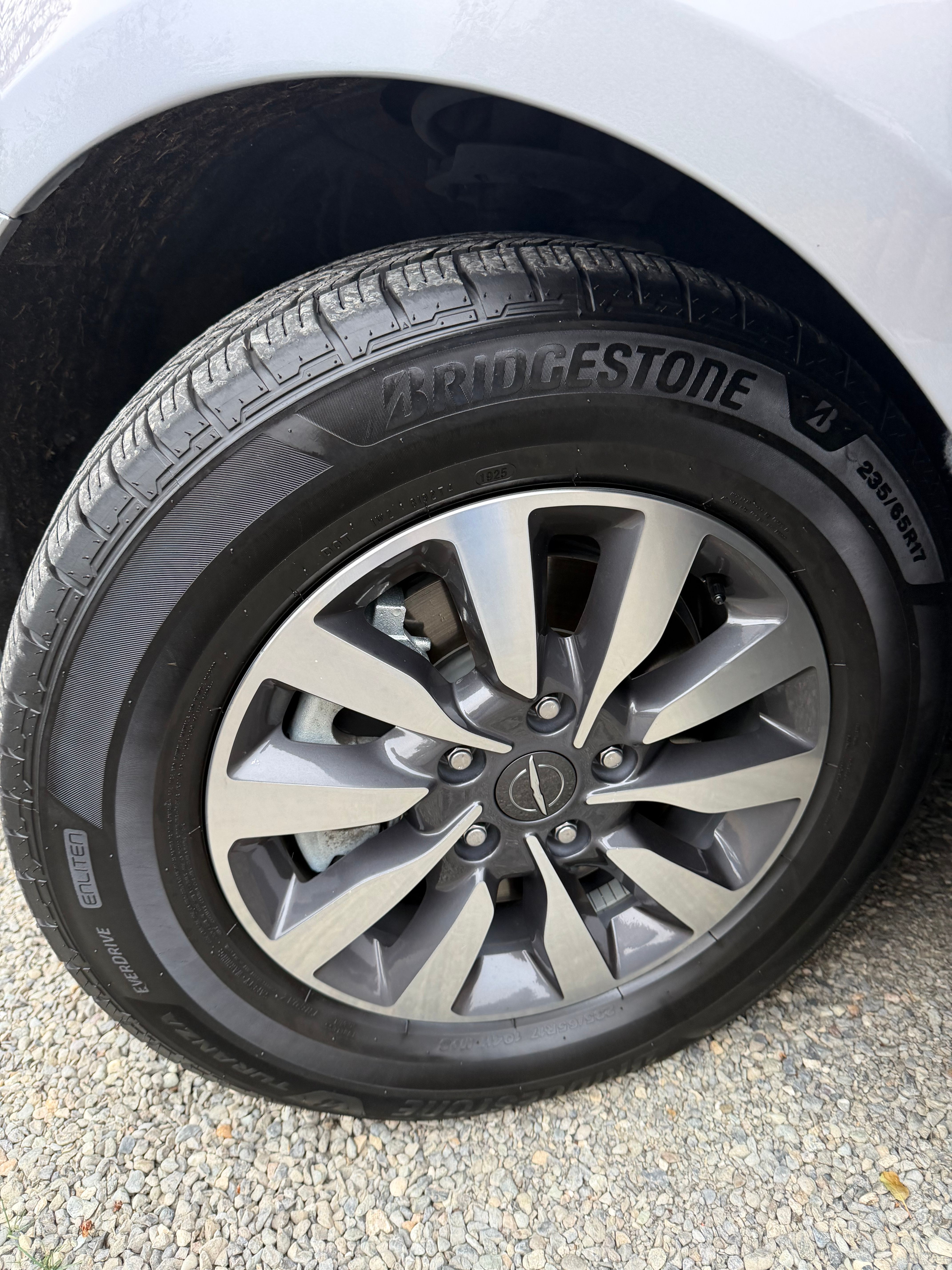 Used 2021 Chrysler Pacifica Touring-L FWD image 5