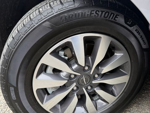 Used 2021 Chrysler Pacifica Touring-L FWD image 5