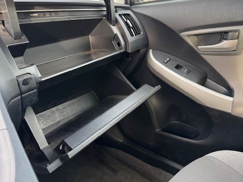 Used 2013 Toyota Prius Two image 11