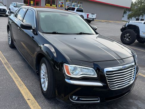 Used 2014 Chrysler 300 w/ Driver Convenience Group RWD image 1