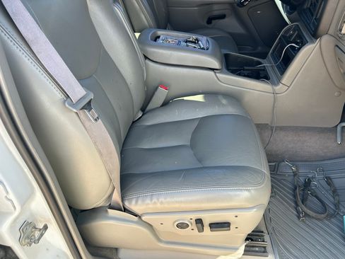 Used 2005 Chevrolet Silverado 2500 LT w/ Heavy-Duty Power Package image 9