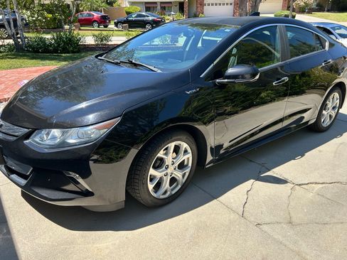 Used 2017 Chevrolet Volt Premier w/ Driver Confidence II Package FWD image 2