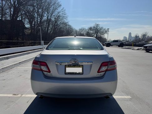 Used 2010 Toyota Camry XLE image 2