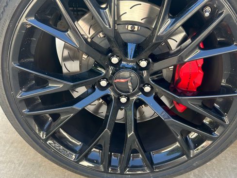 Used 2016 Chevrolet Corvette Z06 w/ 2LZ Preferred Equipment Group RWD image 18