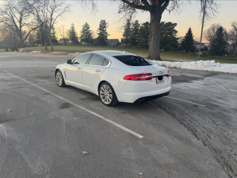 Used 2015 Jaguar XF Premium image 5
