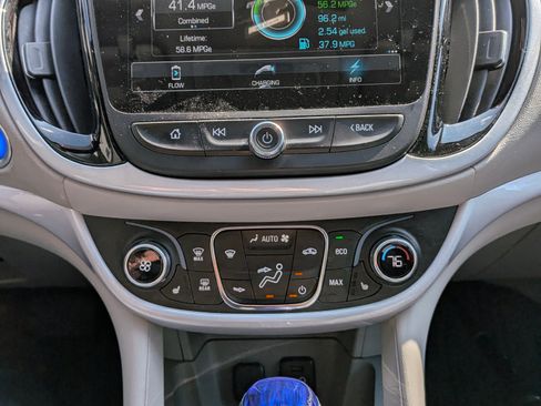 Used 2017 Chevrolet Volt LT w/ Comfort Package FWD image 4