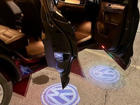 Used 2013 Volkswagen Touareg Sport image 10