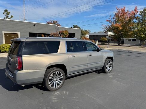 Used 2019 GMC Yukon XL Denali w/ Denali Ultimate Package image 2