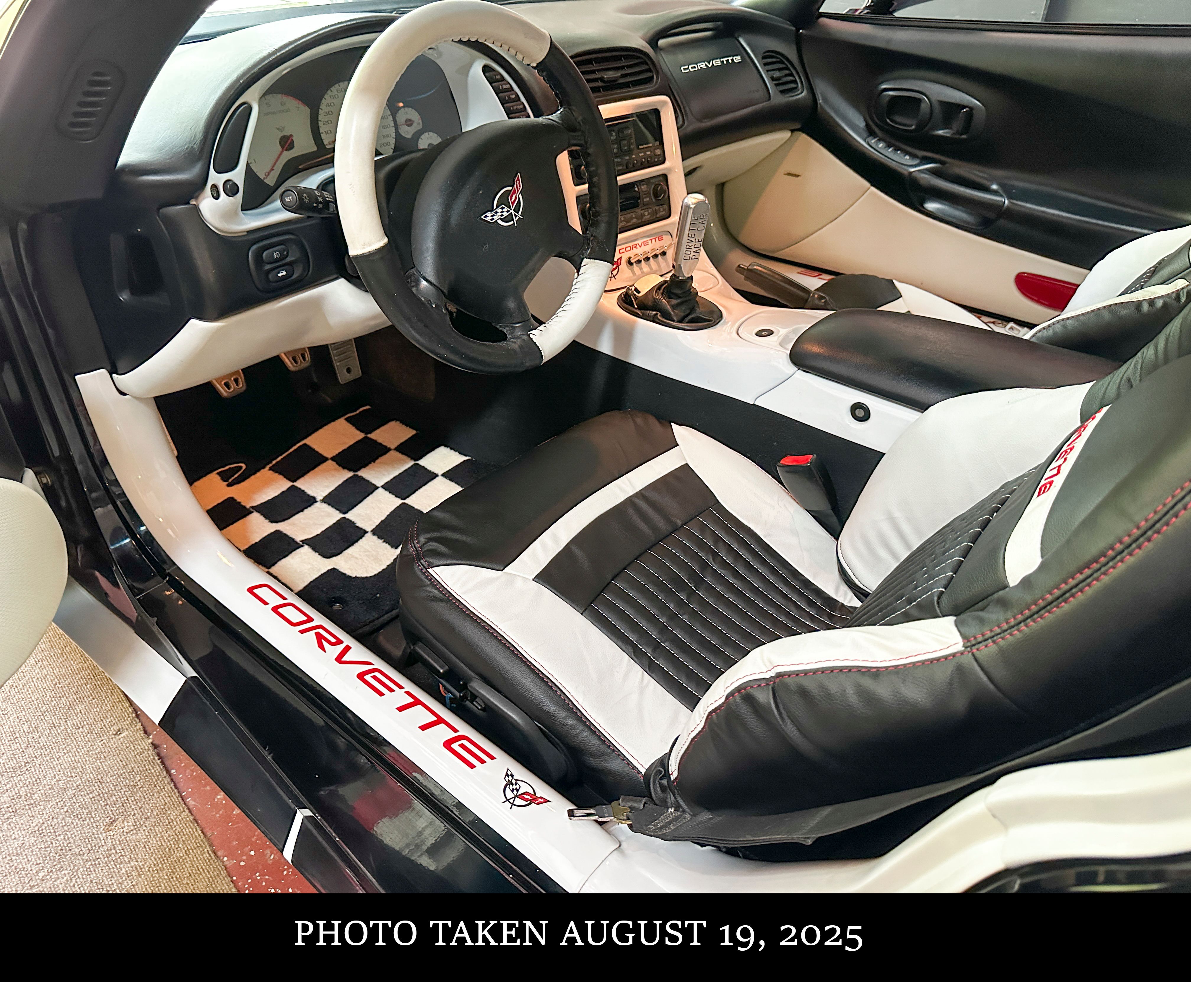 Used 1998 Chevrolet Corvette Coupe w/ Roof Pkg RWD image 8