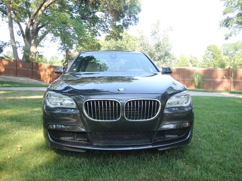 Used 2013 BMW 750Li xDrive AWD/4WD image 2