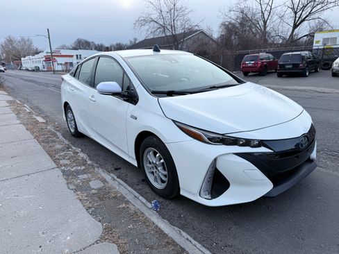 Used 2017 Toyota Prius Prime Plus image 13