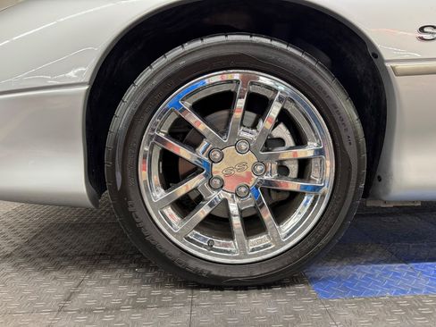 Used 2002 Chevrolet Camaro Z28 w/ SS Performance/Appearance Pkg RWD image 19