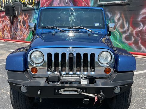 Used 2010 Jeep Wrangler Unlimited Sahara w/ Dual Top Group AWD/4WD image 12