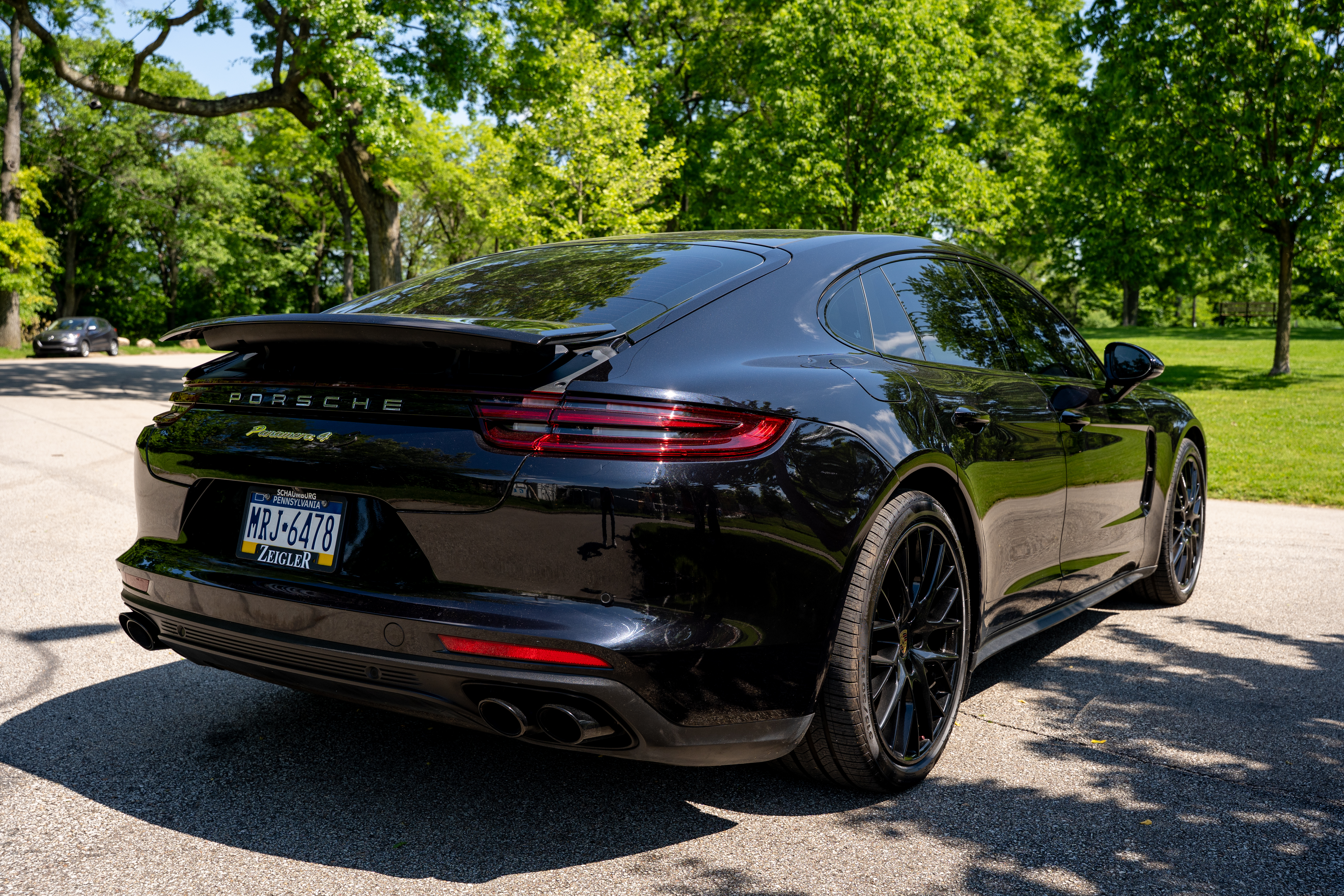 Used 2018 Porsche Panamera 4 w/ Premium Package Plus AWD/4WD image 4