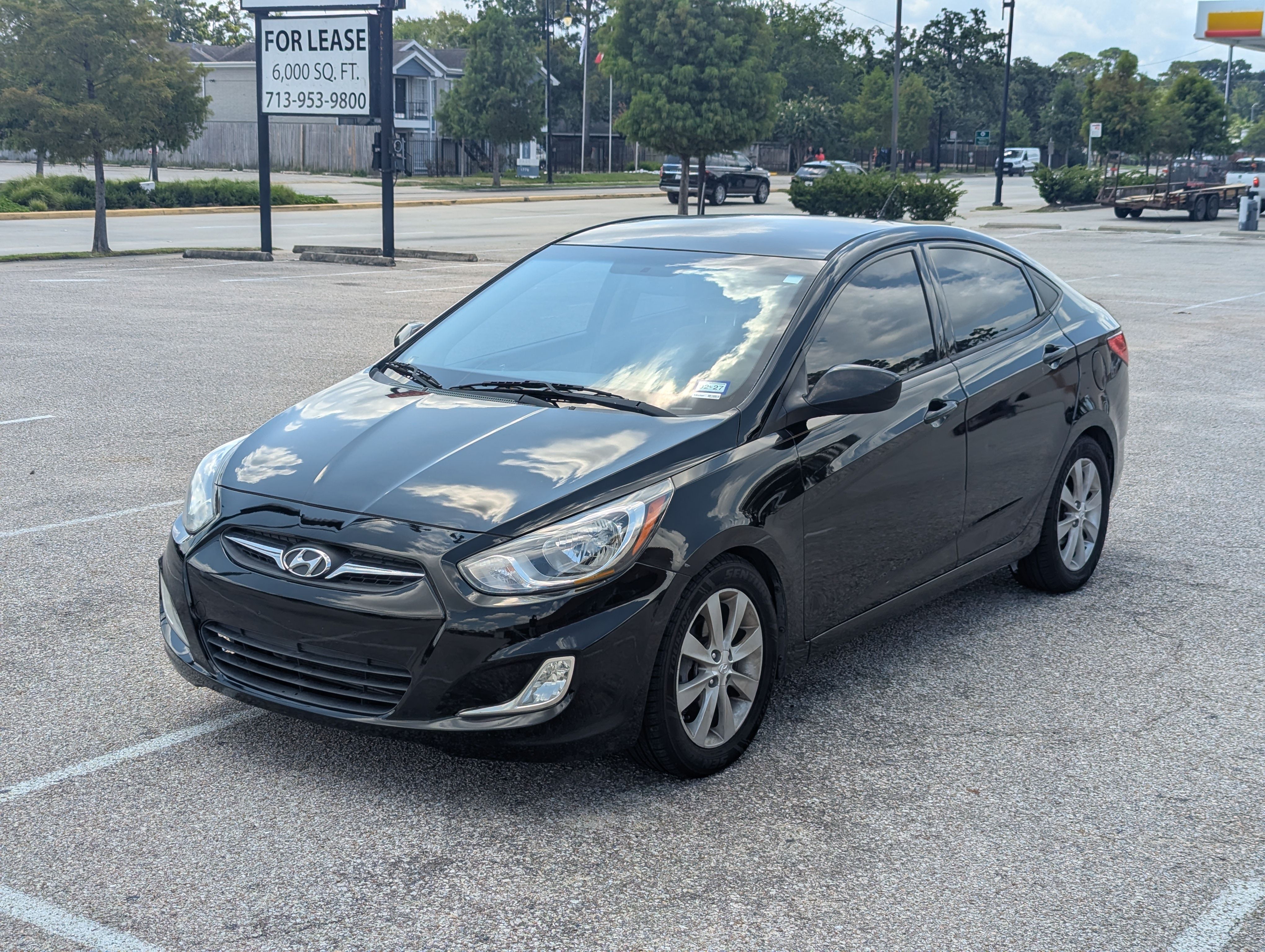 Used 2013 Hyundai Accent GLS w/ Premium Pkg FWD image 8