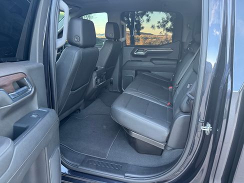 Used 2023 GMC Sierra 1500 SLT w/ SLT Premium Package image 9