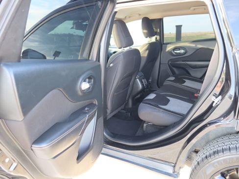 Used 2014 Jeep Cherokee Latitude image 16