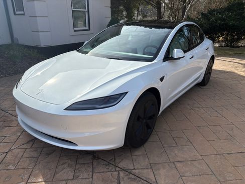 Used 2025 Tesla Model 3 Long Range image 8