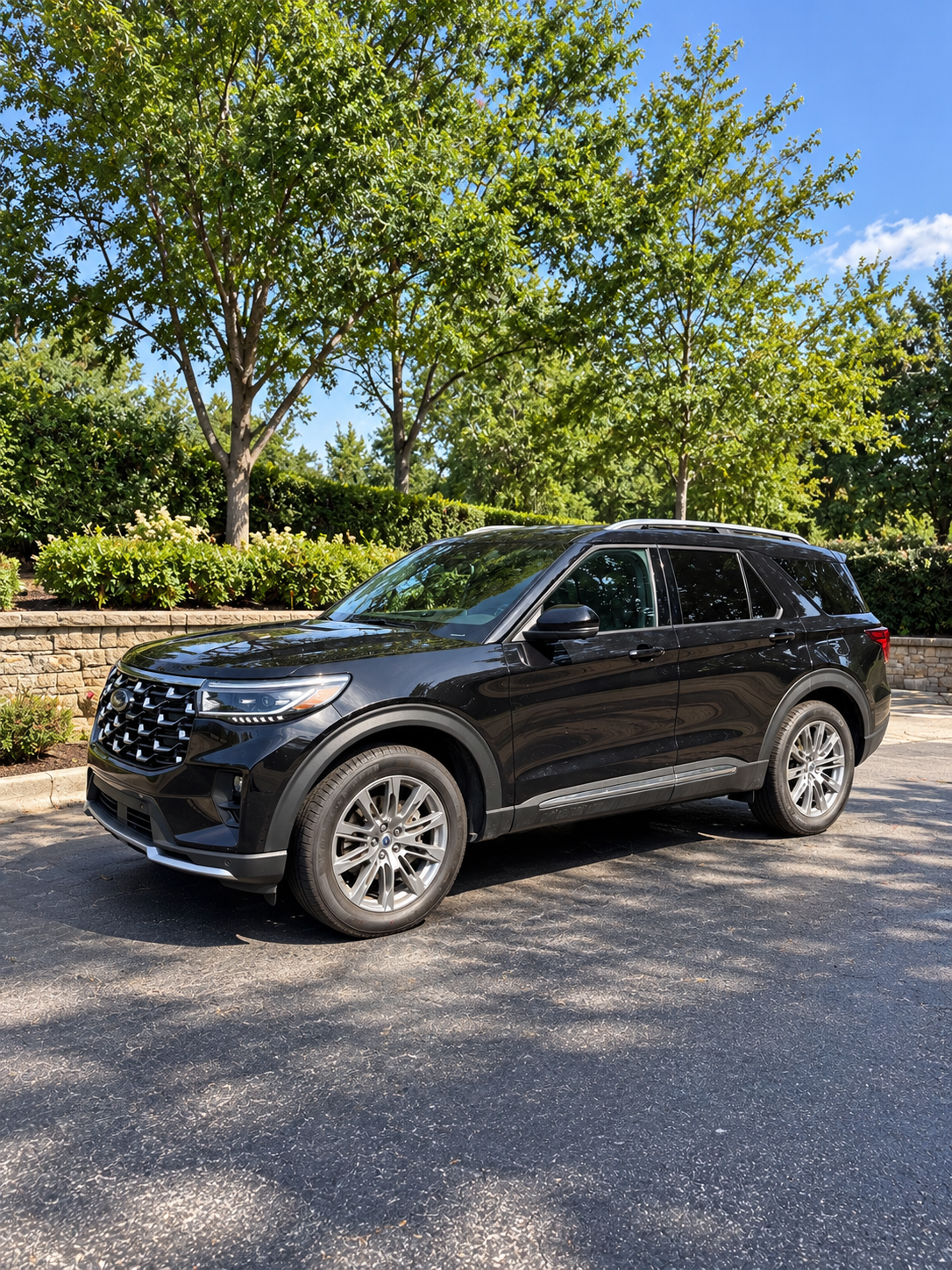 Used 2026 Ford Explorer Platinum RWD image 1