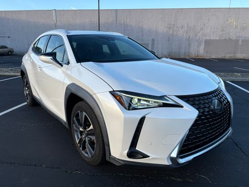 Used 2019 Lexus UX 200 w/ Premium Package image 2