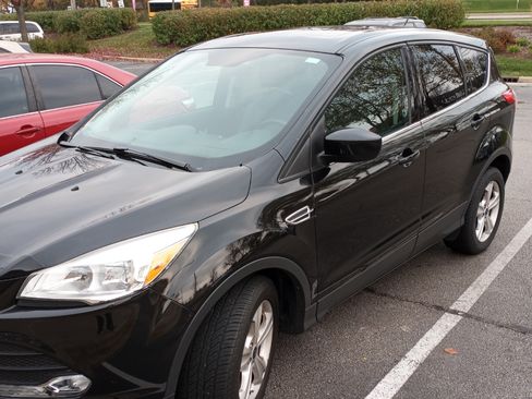 Used 2015 Ford Escape SE image 1