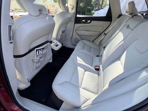 Used 2023 Volvo XC60 B5 Plus w/ Climate Package image 4