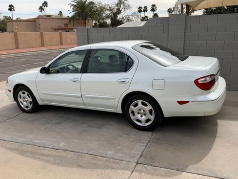 Used 2001 INFINITI I30 image 1