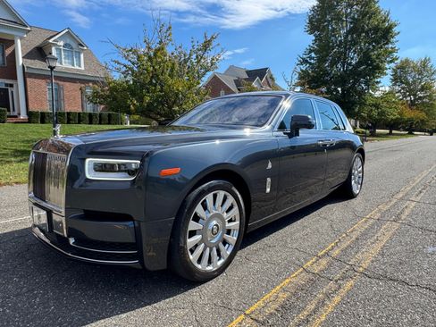 Used 2018 Rolls-Royce Phantom Sedan image 4
