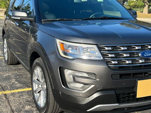 Used 2017 Ford Explorer Limited image 2