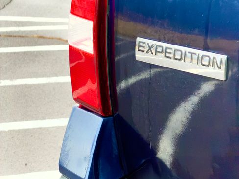 Used 2011 Ford Expedition XL image 17