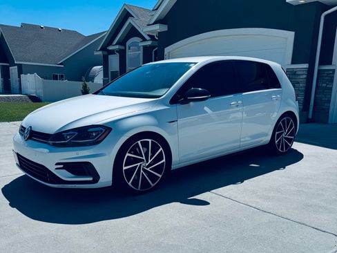 Used 2018 Volkswagen Golf 4-Door image 1