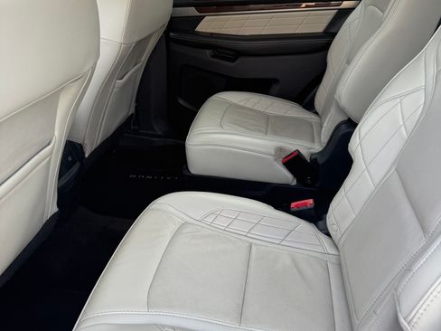 Used 2017 Ford Explorer Platinum image 6