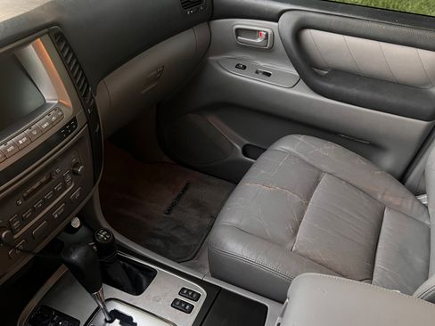 Used 2006 Toyota Land Cruiser image 17