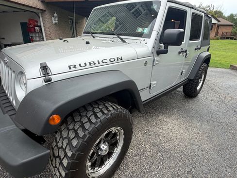 Used 2008 Jeep Wrangler Unlimited Rubicon w/ Dual Top Group AWD/4WD image 8