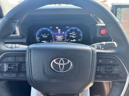 Used 2024 Toyota Tacoma TRD Off-Road image 11