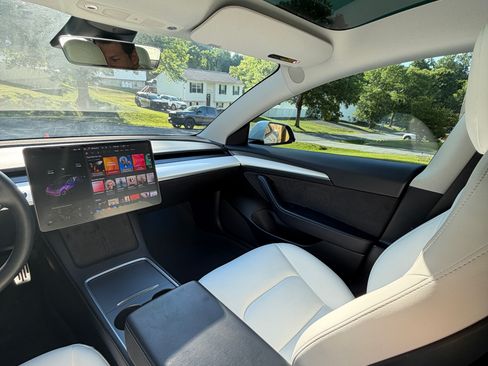Used 2022 Tesla Model 3 Long Range AWD/4WD image 16