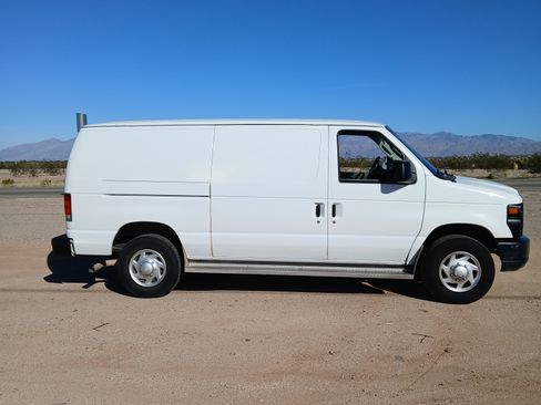 Used 2014 Ford E-250 and Econoline 250 image 2
