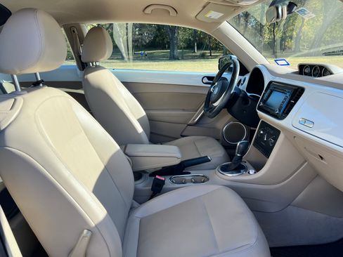 Used 2014 Volkswagen Beetle TDI image 9