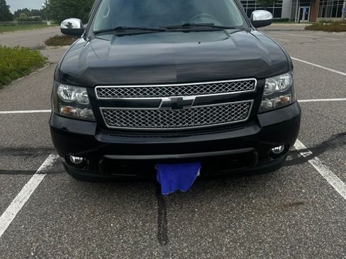 Used 2013 Chevrolet Avalanche LT w/ All-Star Edition AWD/4WD image 2