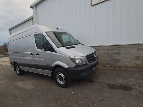 Used 2014 Mercedes-Benz Sprinter 2500 image 1