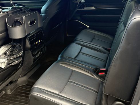 Used 2024 Jeep Wagoneer L Series II w/ Convenience Group I image 12