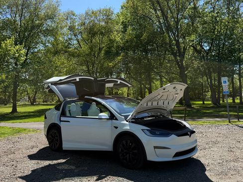 Used 2024 Tesla Model X Plaid AWD/4WD image 19