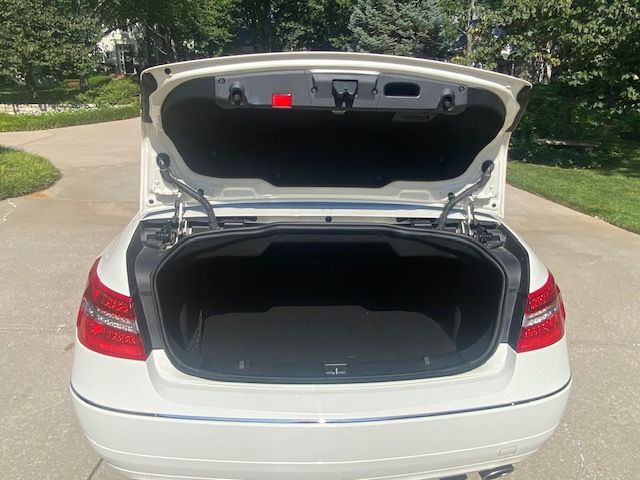 Used 2011 Mercedes-Benz E 350 Cabriolet image 22