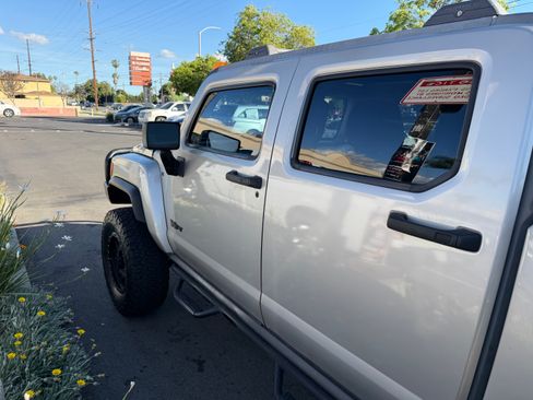 Used 2009 HUMMER H3T Alpha AWD/4WD image 29