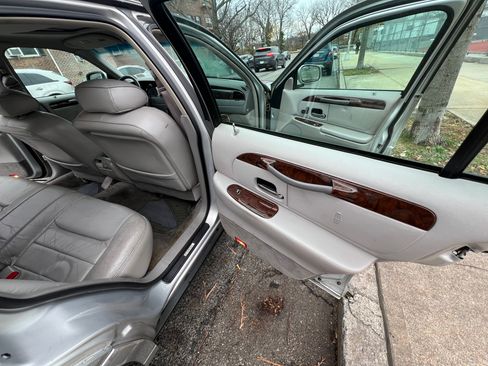 Used 2000 Lincoln Town Car Signature image 18