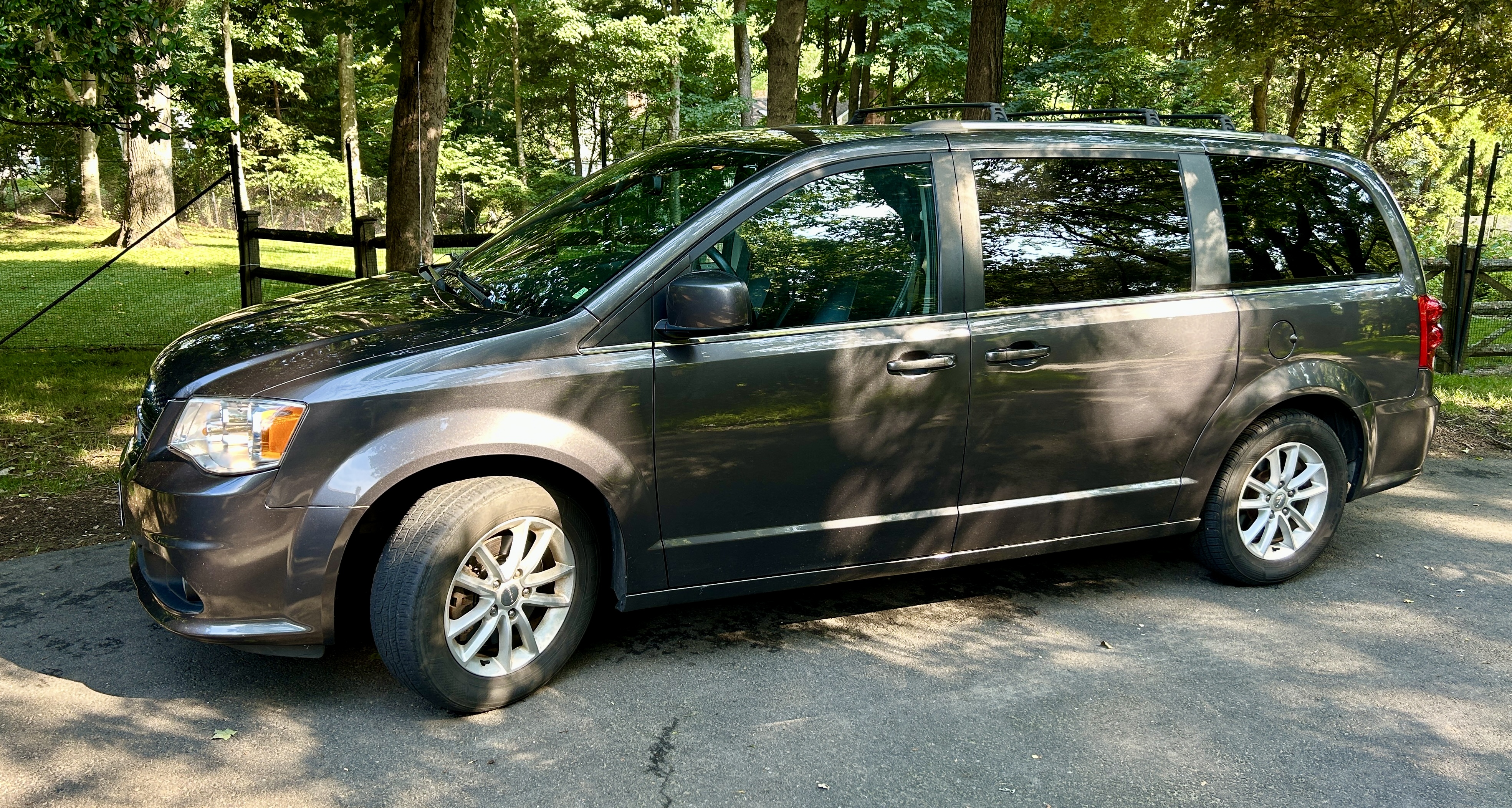 Used 2018 Dodge Grand Caravan SXT FWD image 1
