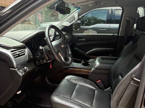 Used 2019 Chevrolet Suburban LT RWD image 13